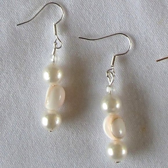 Nautical Scallop Seashell Adjustable Necklace and 4 Pair of Earrings Handcrafted - Picture 6 of 9